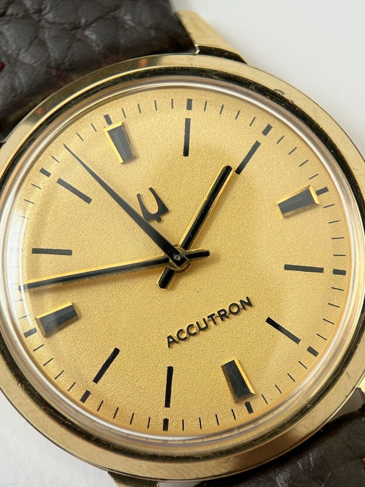 Vintage Mens Bulova Accutron Cal 2182 Watch - Keeps perfect time - New battery! - Used Watch Parts