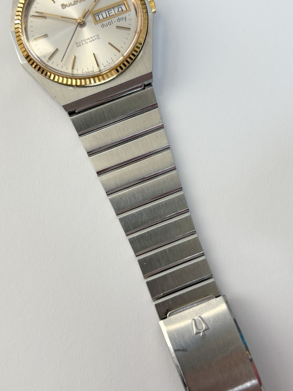 6ddc1548-db21-4521-82cd-2e9ce963b8e2