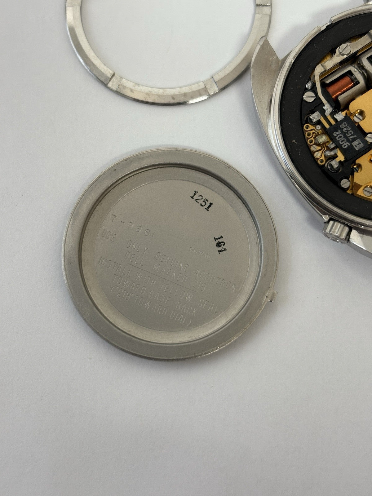 Vintage Bulova Accuquartz Accutron Day/Date Stainless Running 2240 42mm X 37mm