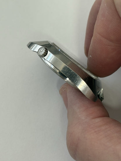 Vintage Bulova Accuquartz Accutron Day/Date Stainless Running 2240 42mm X 37mm